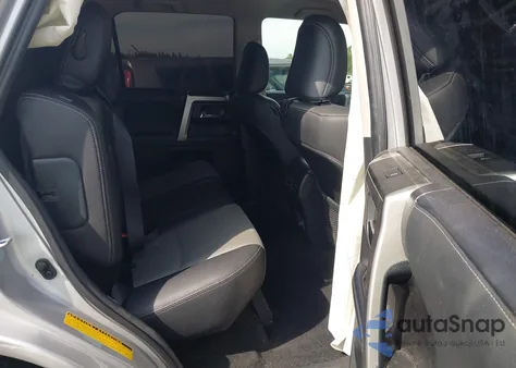 2020 Toyota 4Runner Sr5 Premium z USA, uszkodzony, nr VIN JTEBU5JR0L5805569